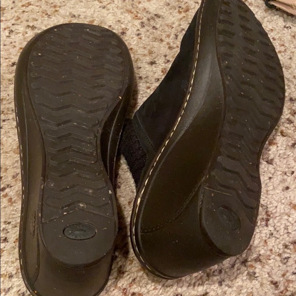 Ugg Black Heeled Clogs - Picture 3 of 6